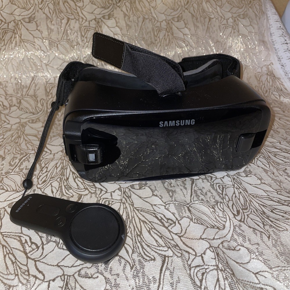 Samsung Gear VR with controller