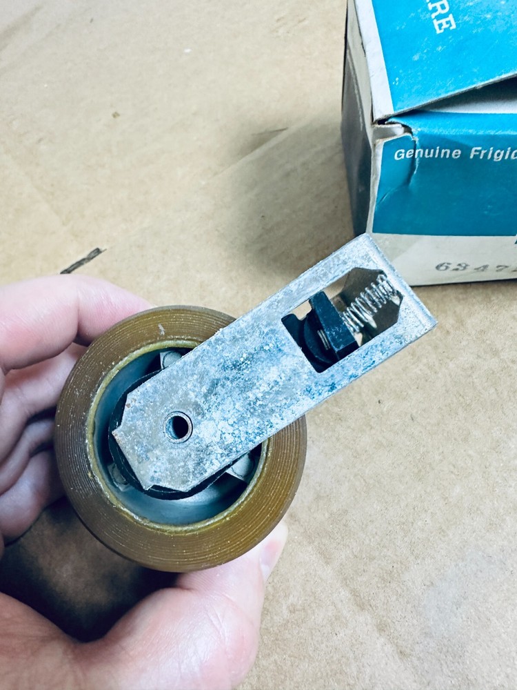 OEM Frigidaire Roller 634723