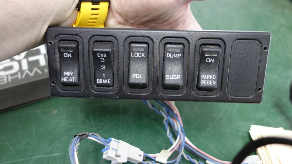 International Pollak Switch Panel 32237 FIVE Switches