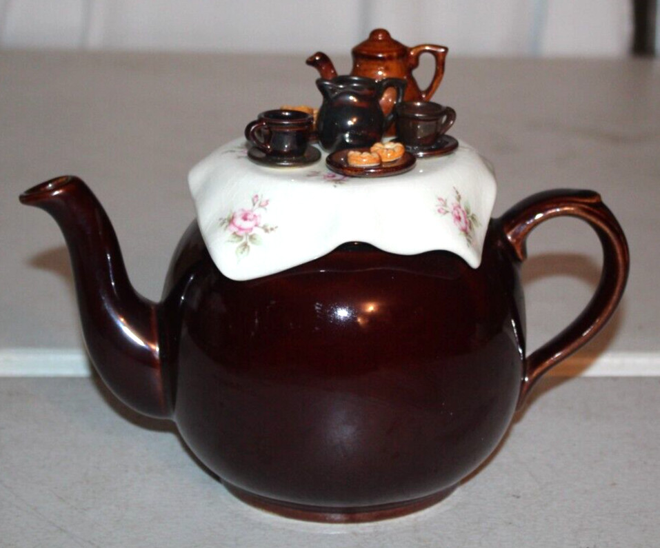 Vintage CARDEW Teapot Breakfast Pastries