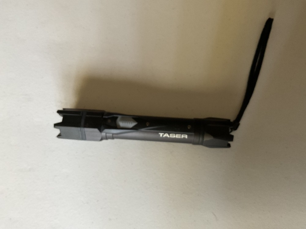 stun gun with IED flash light excellent condition