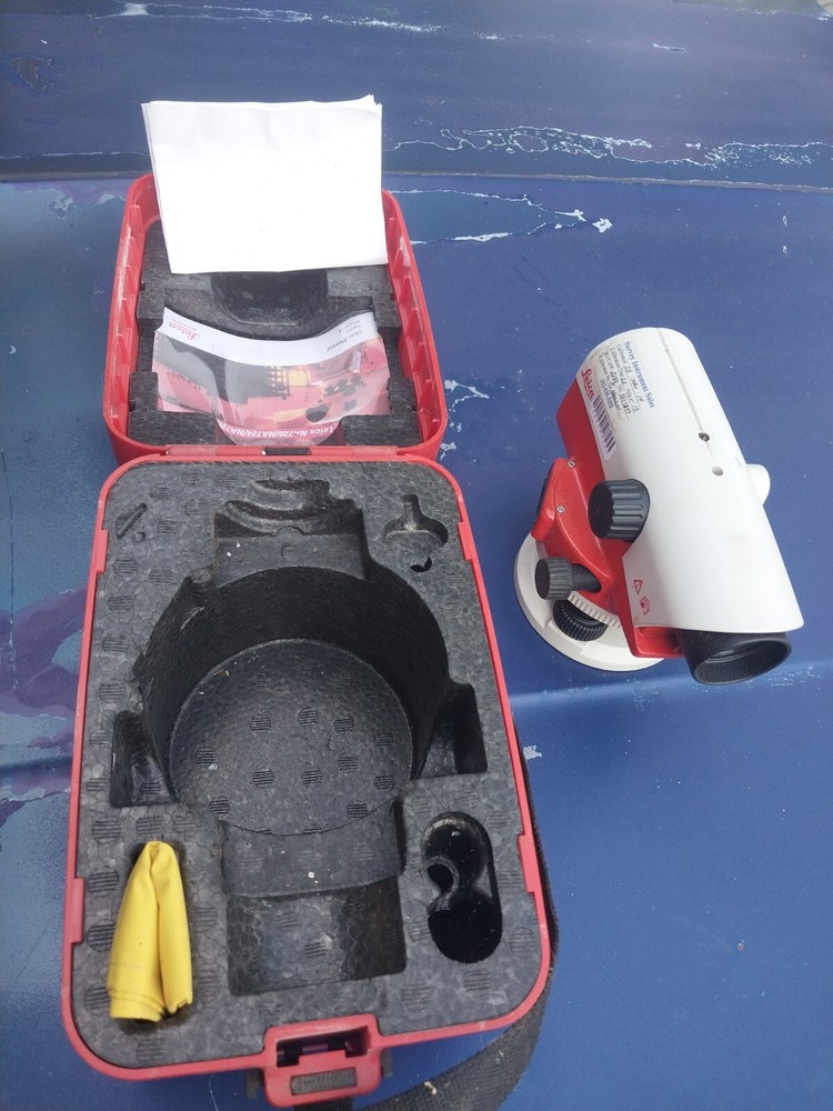 Auto Level Model No.  NA724 LEICA