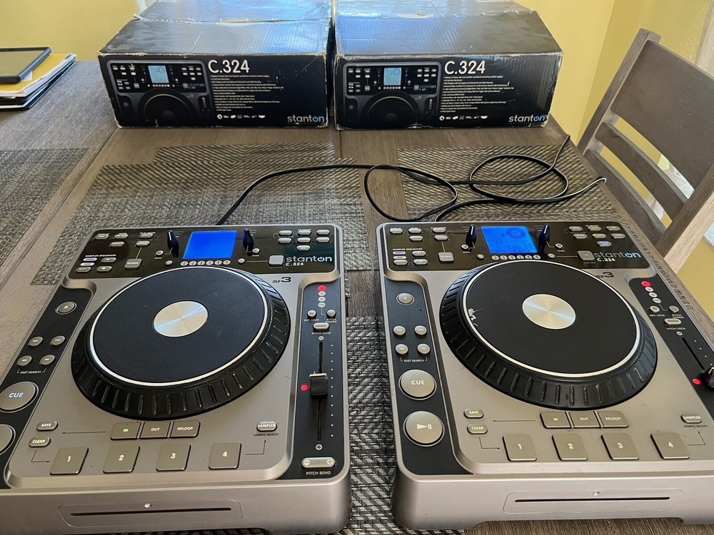 Stanton C.324 Tabletop DJ  CD/mp3 mixer