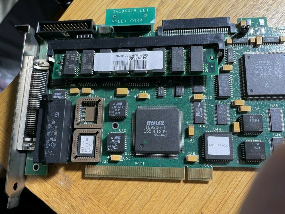 MYLEX DAC960P Disk Array Controller, installed in an ALR Revolution server