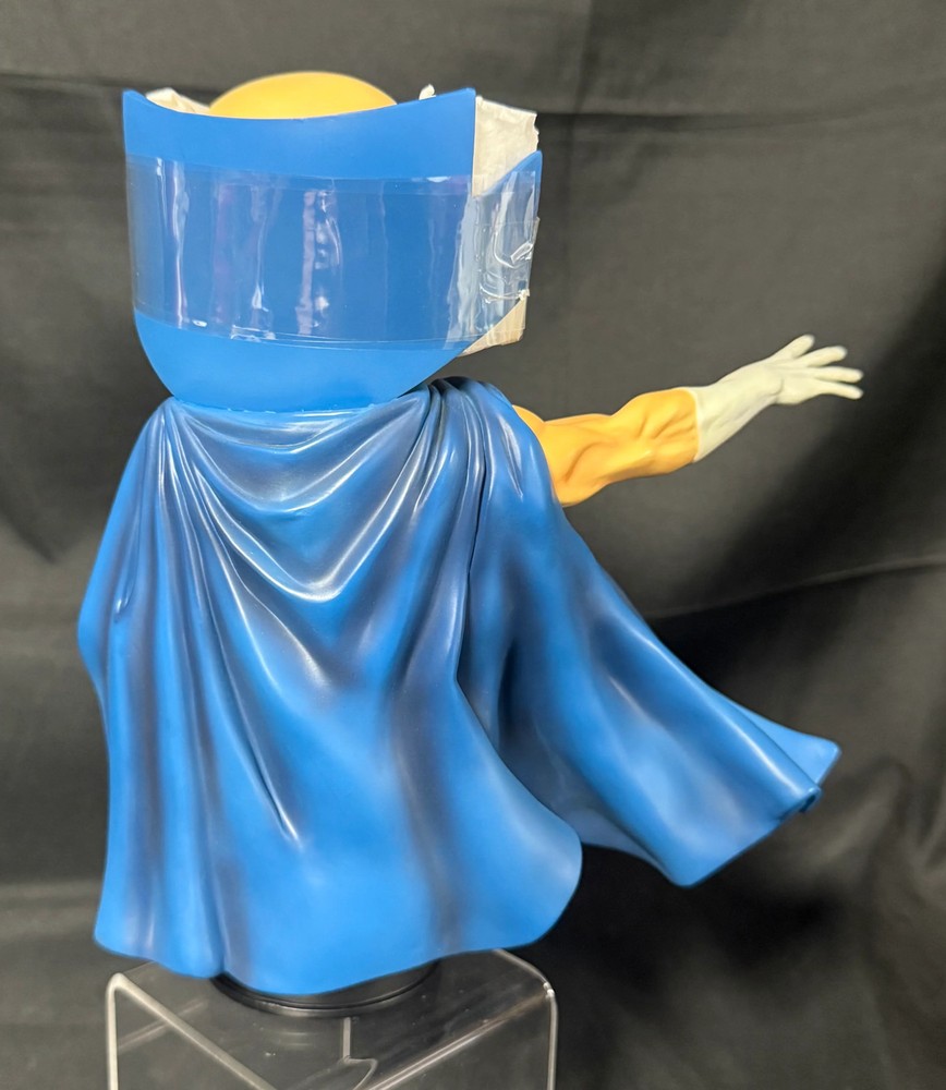 WATCHER - BOWEN MINI BUST (673/3000)