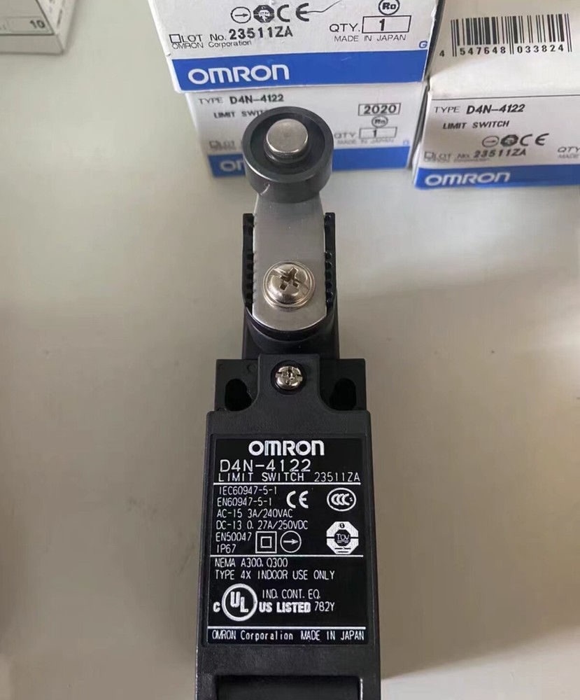 1pcs OMRON D4N-4122 limit switch
