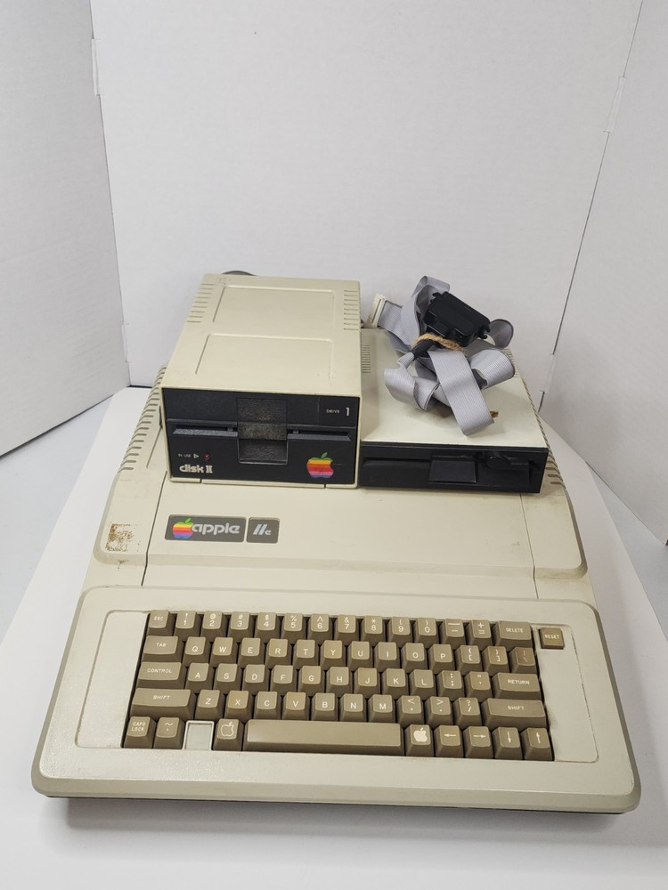 Vintage Apple IIe A2S2064 Computer w/ 2 Disk Drives Powers On