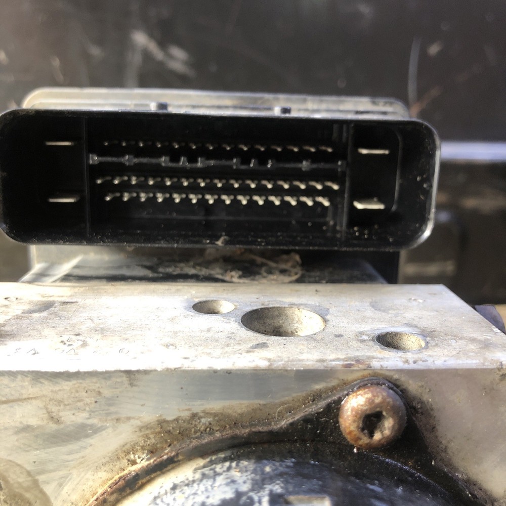 Ford Focus ABS Pump Control Module 2M512M110EE — TESTED