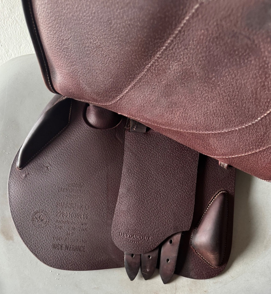 17" Devoucoux Biarritz O Saddle - 2AA - 2022 - Full Buffalo - Mint!