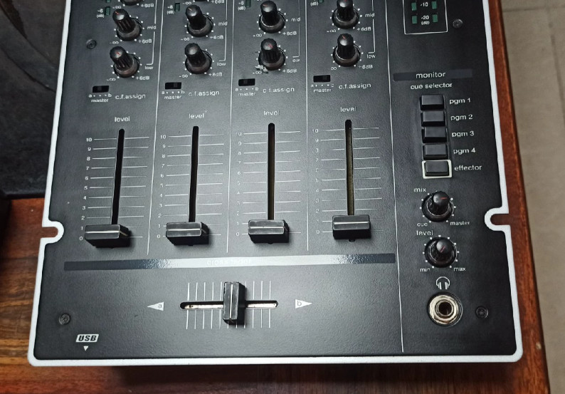 1pcs Vestax PMC-280 Mixing Console