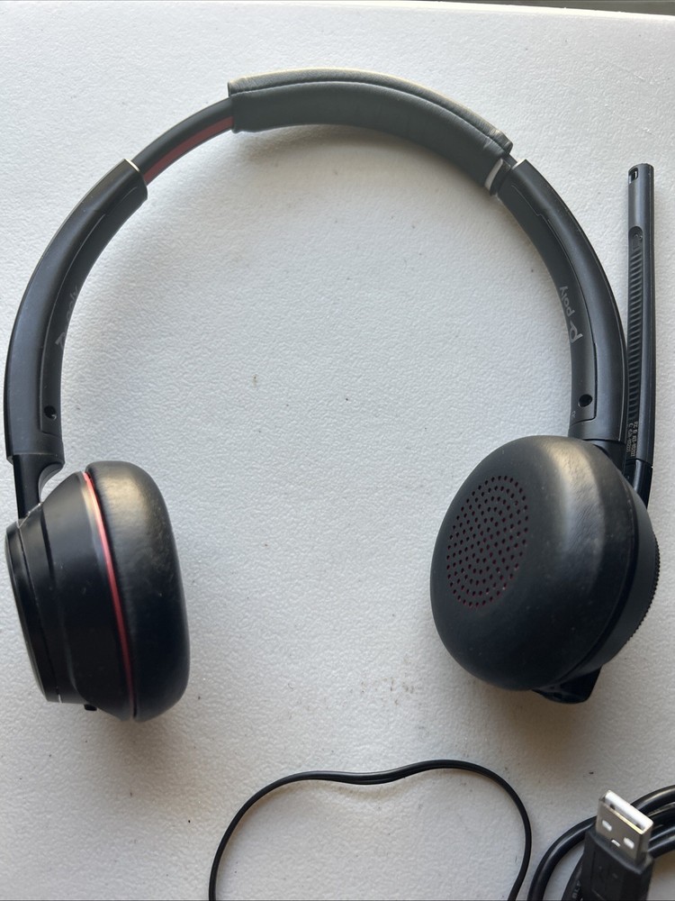 Plantronics Poly Wireless Headset and Base W8200B With Cords