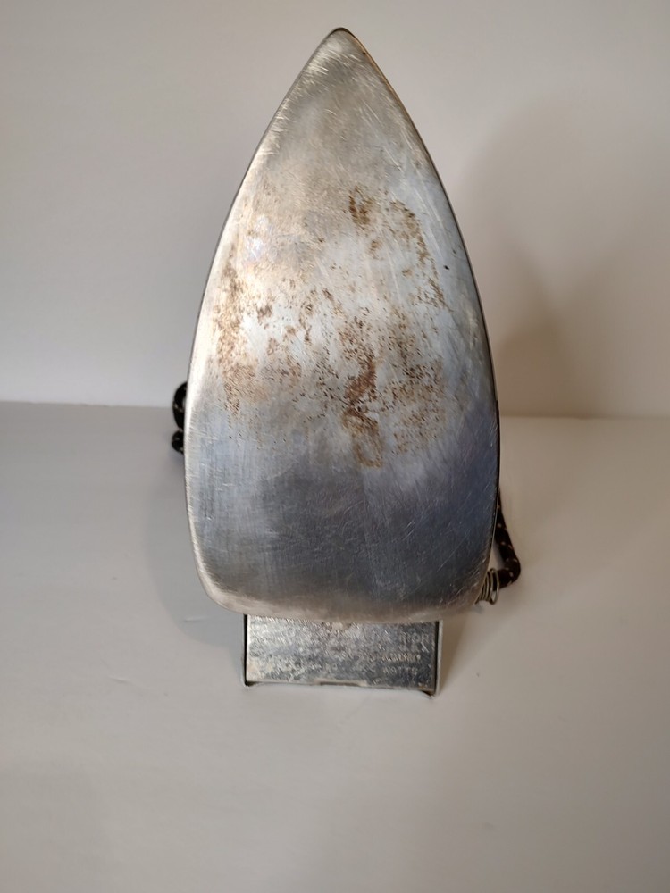 Vintage 1950s MCM Montgomery Ward Black handle Automatic Iron