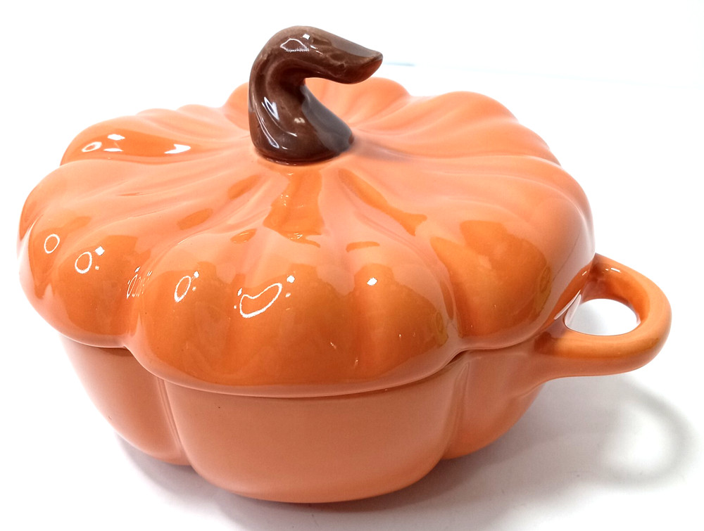 Small Pumpkin Shape Bakeware Lid and Handles