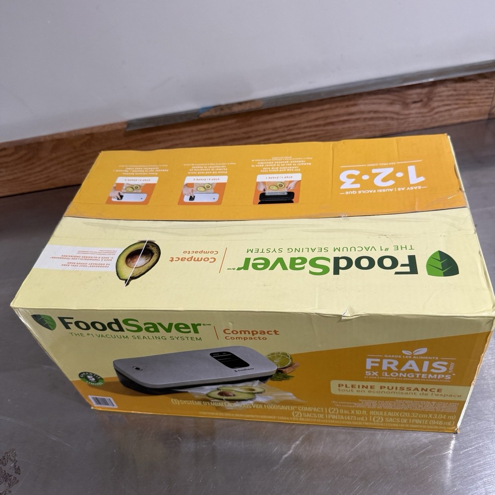 FoodSaver Vacuum Sealer Special Value Pack, Compact Machine