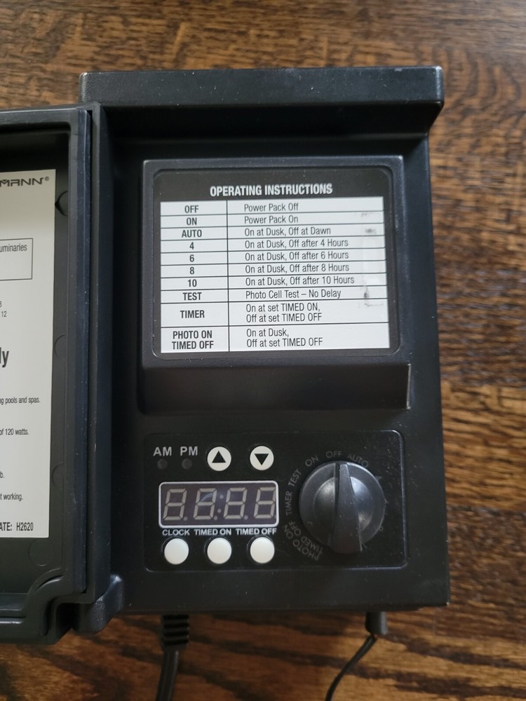 GOODSMANN Low Voltage Transformer 200 Watt with Timer, Photo Eye Sensor