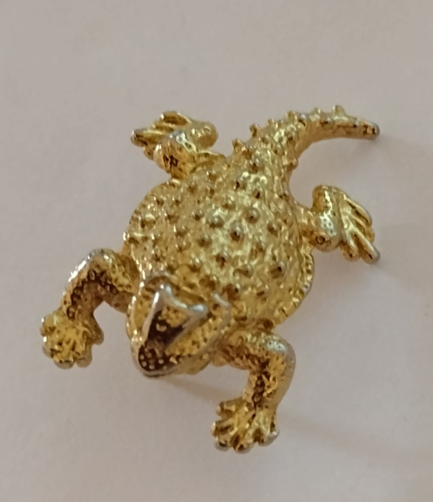 Lizard Toad Gold Toned Figure Tack Pin