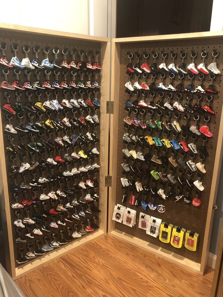 Mixed Lot 25 Sneaker Keychains