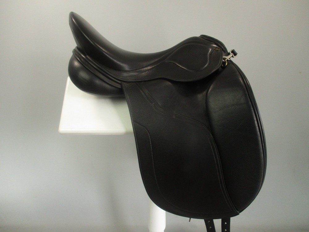 Peter Horobin Amazone Dressage Saddle 17" M