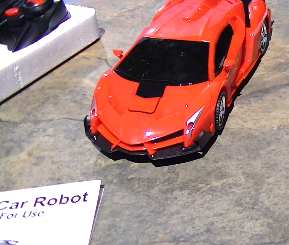 Desuccus RED Remote Control Car, Transform Robot RC , 2.4Ghz 1:18