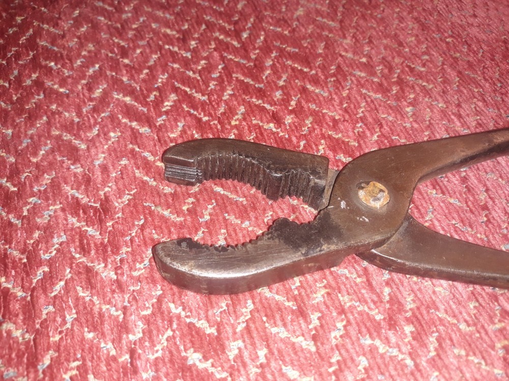 BLACKSMITHS TONGS 12 INCH