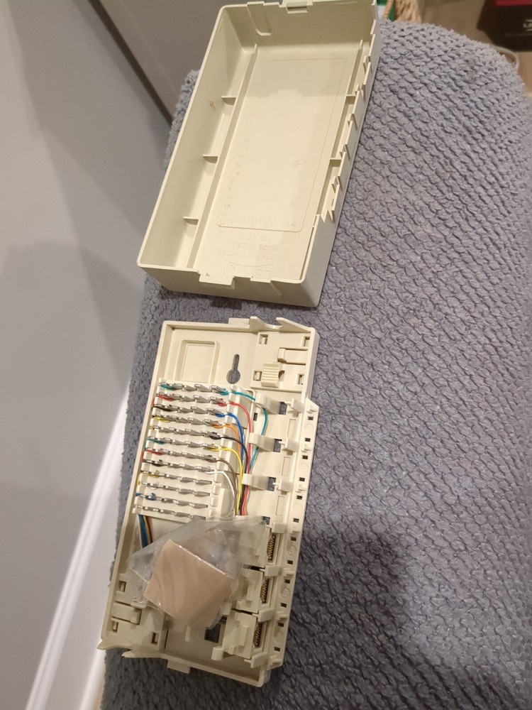 Leviton Surface Mount Voice Data Phone Jack 48-Clip Punchdown Block