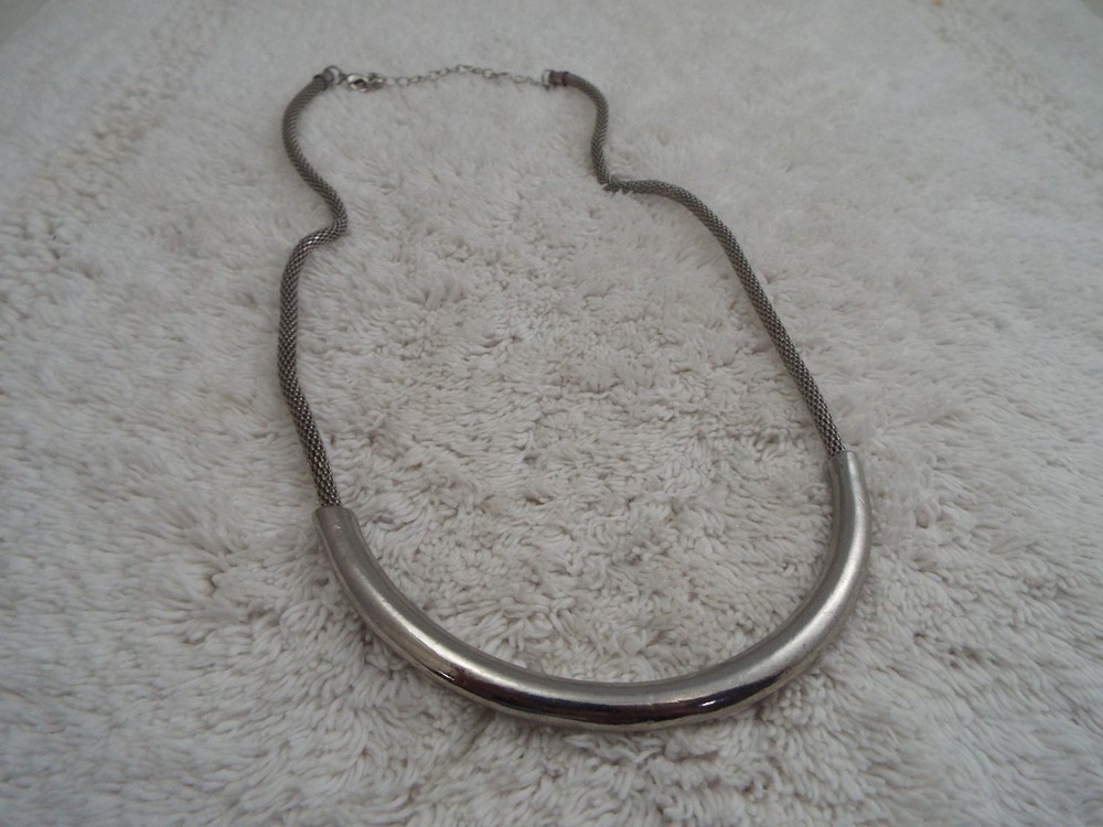 Silvertone Mesh Chain Scoop Bar Necklace