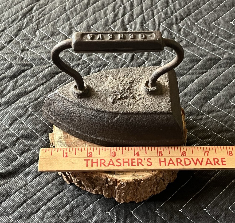 Vintage Geneva Sad Iron Star 8lbs