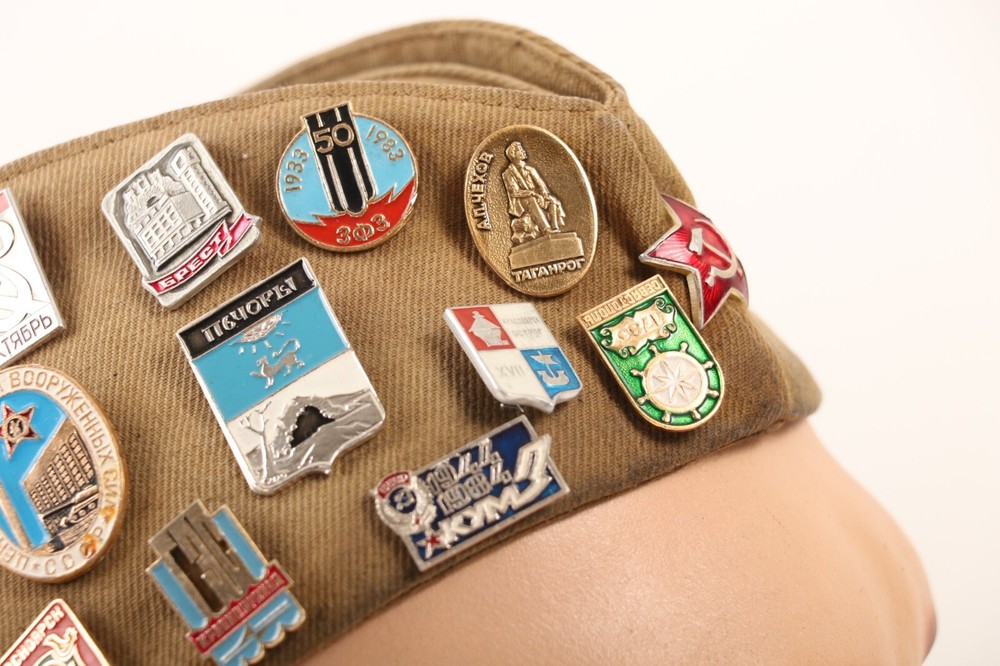 BP16/ Russian USSR Garrison Cap & 25 Pins