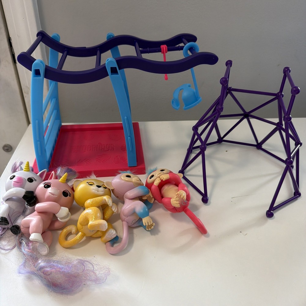 Fingerlings Monkey Bars Playset with 5 Large Working