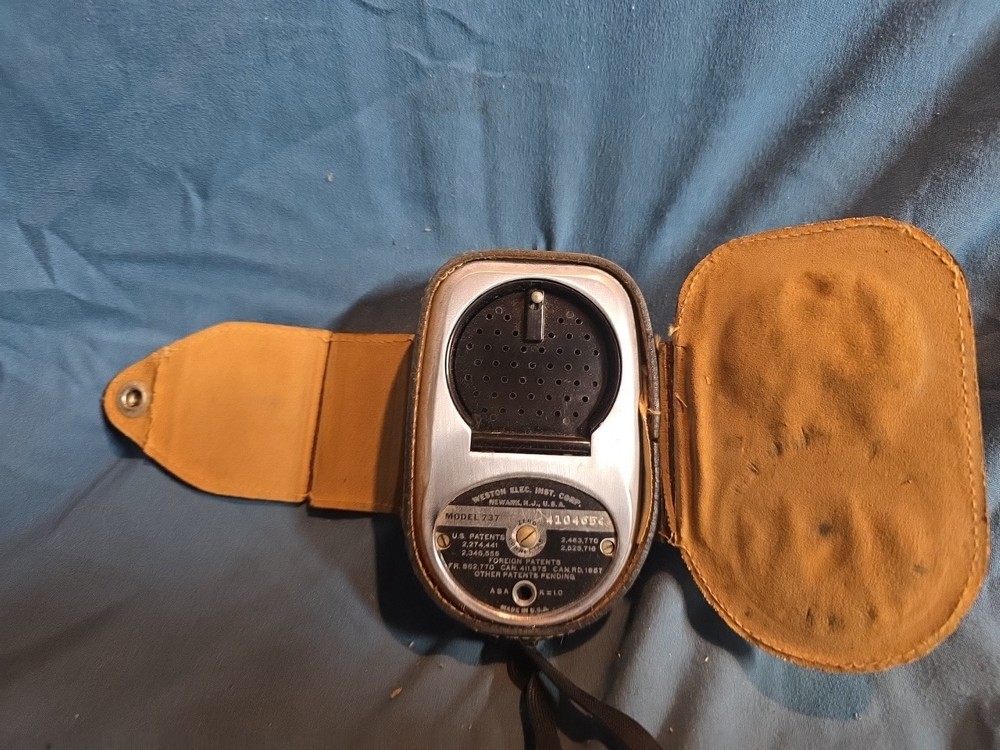 Vintage WESTON MASTER III Light Meter Model 737 W/ Leather Case