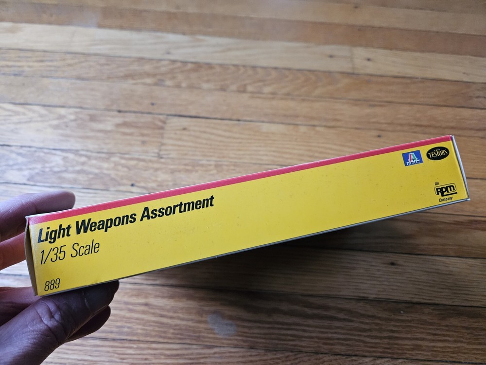 TESTORS 1/35 SCALE LIGHT WEAPONS ASSORTMENT World War 2