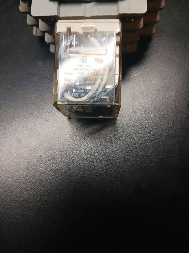 SQUARE D RELAY 8501 RSD43V53 with 8501NR43 SOCKET