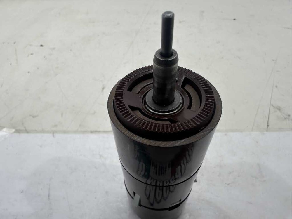 DOUBLE CENTRAL SPINDLE 45 RPM TURNTABLE (RS888)