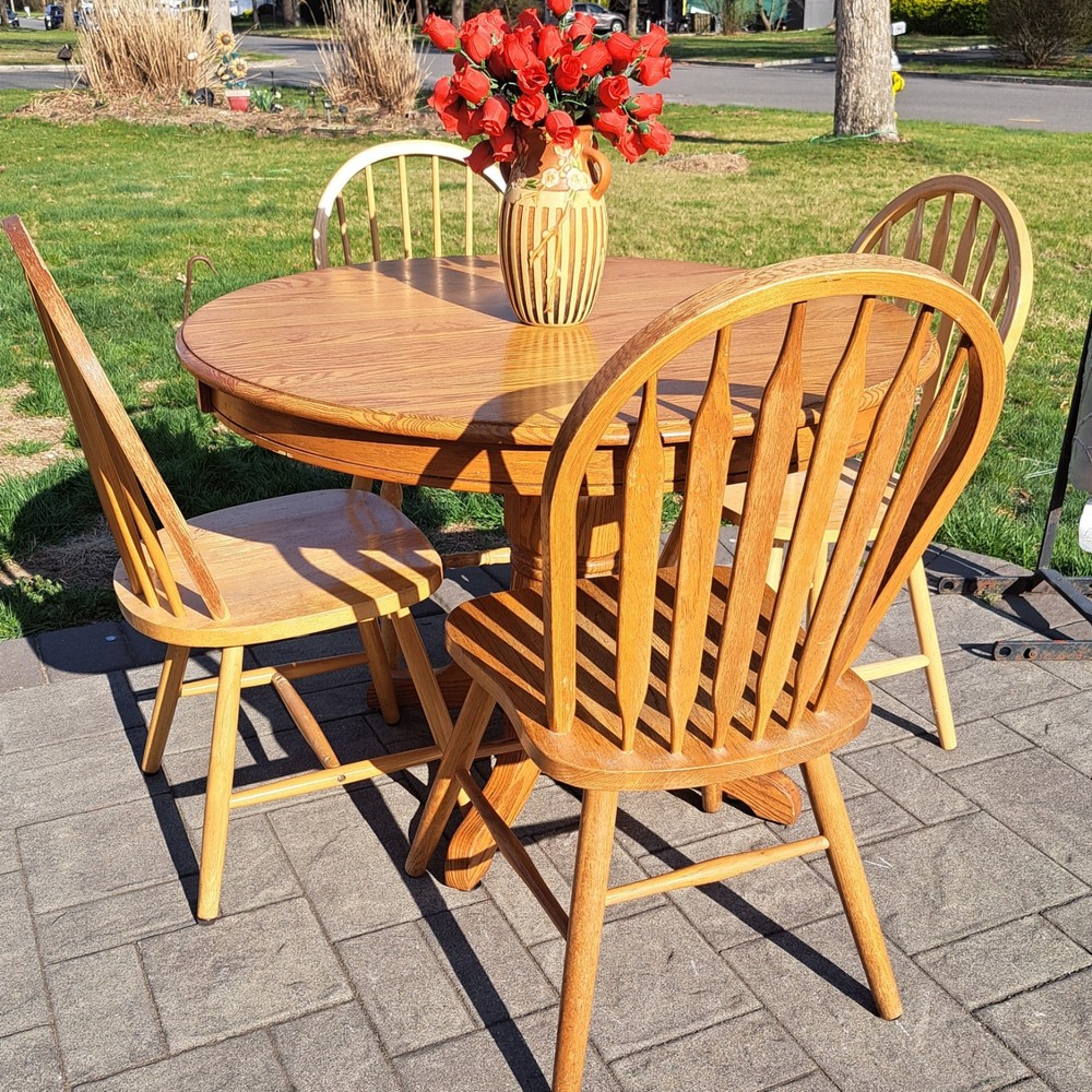 🔥 Solid Oak 41" Diameter Dining Table Set With 18" Leaf And 4 Chairs 🔥