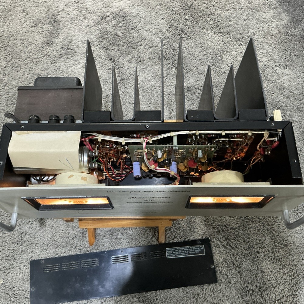 PHASE LINEAR 400 DIRECT COUPLED SOLID STATE AMPLIFIER