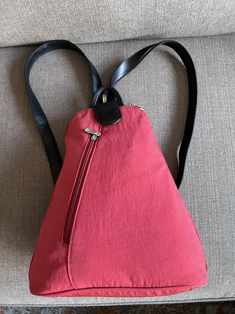 Baggallini Metro Convertible Backpack Nylon Rusty Red. Clean Inside/out