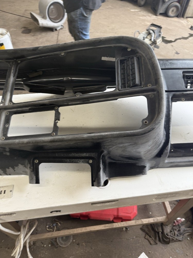 PETERBILT DASH SHELL 17 04228 201 SEE PICS