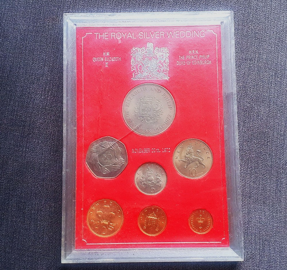 BUNDLE OF BRITISH COINS
