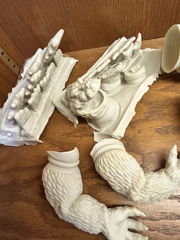 Godzilla Garage Model Kit Plastic Kaiyodo (No Box)