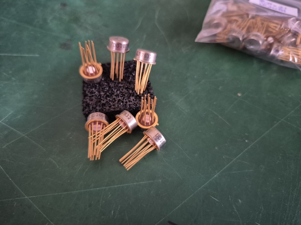 DG200BA CMOS Monolithic Dual SPST Switch Gold CAN 1 Each