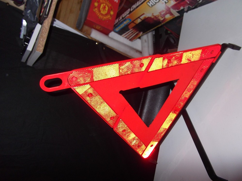 l emergency Triangel sign orange fold down flat