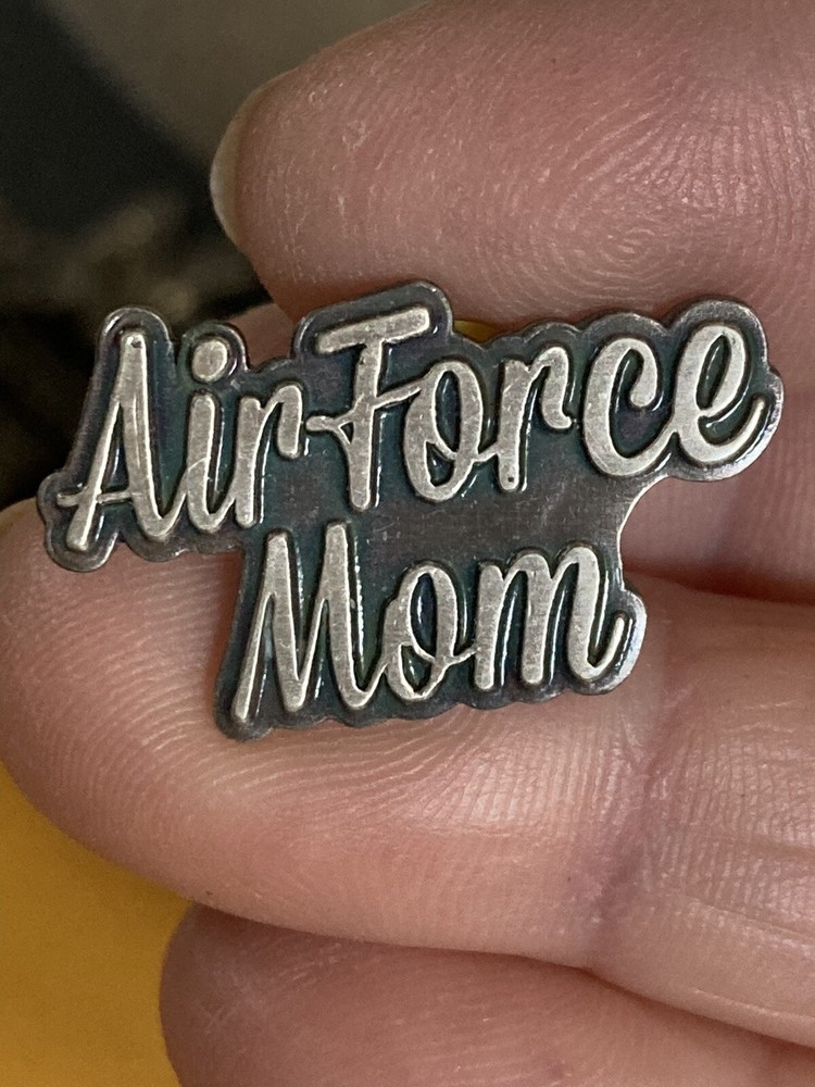 Air force mom Lapel Pin K535