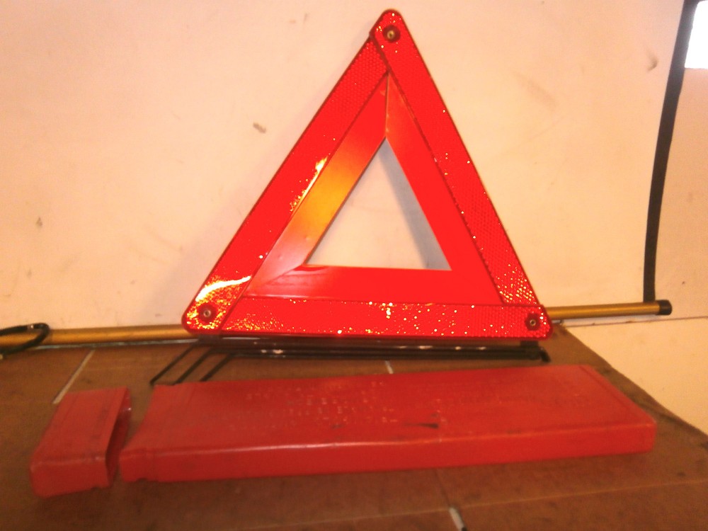FIAT STILO 2004 BREAKDOWN WARNING TRIANGLE
