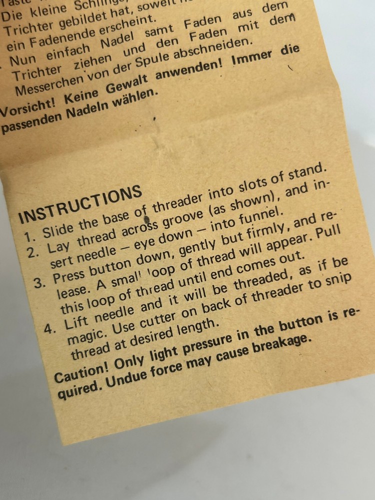 Vintage Witch - Hexe White Red Automatic Needle Threader with Light Aqua Box