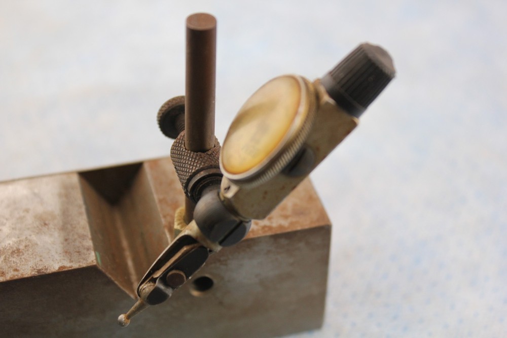 SMALL GEM 225 DIAL INDICATOR ON METAL BLOCK