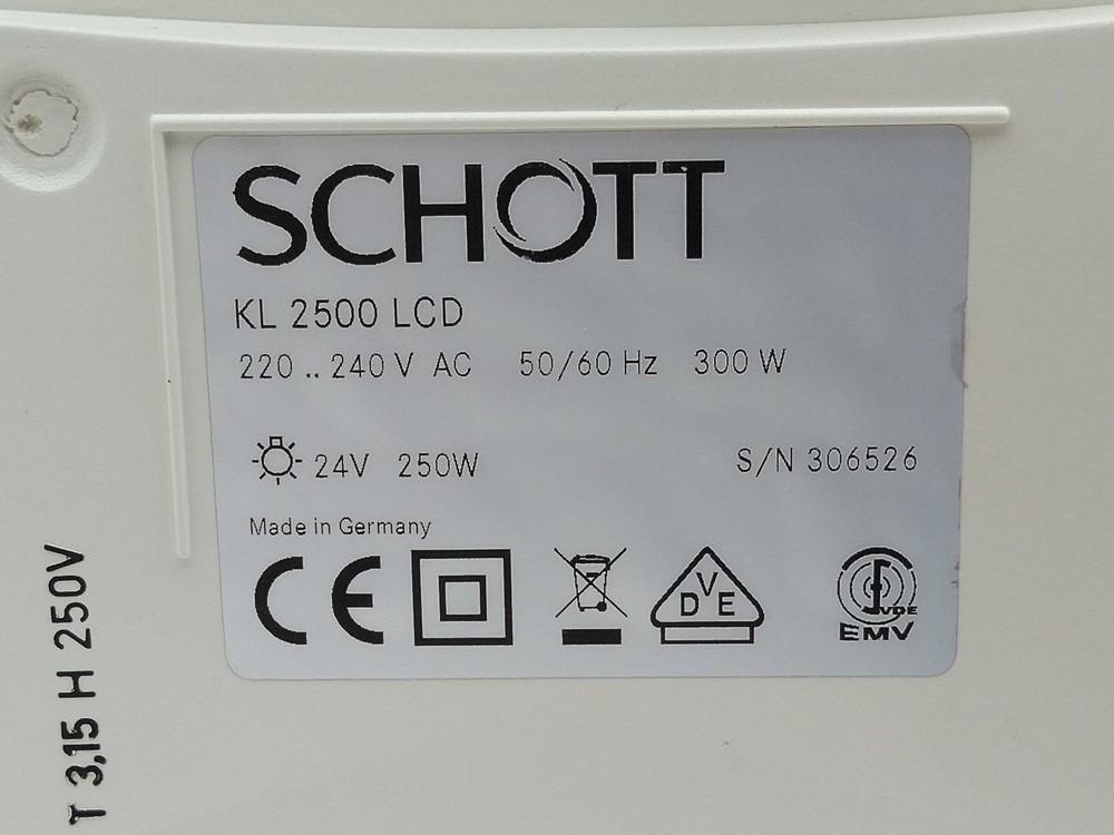 Schott KL 2500 LCD Cold Light Source