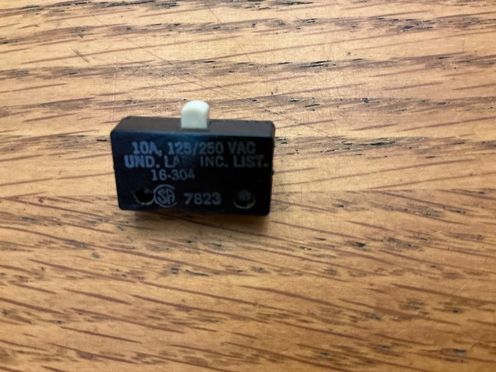 Licon Switch 16-304 Micro Switch 10A 125/250V Pin Plunger Switch
