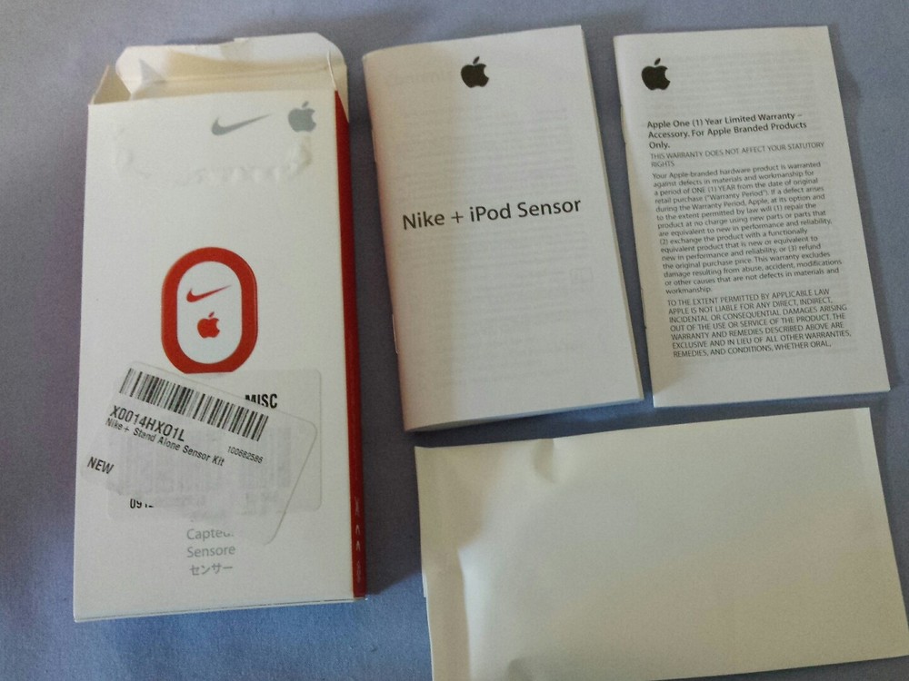 NIKE + PLUS IPHONE WIRELESS WALKING RUNNING SENSOR FOR IPHONE, IPOD & Lace Pouch