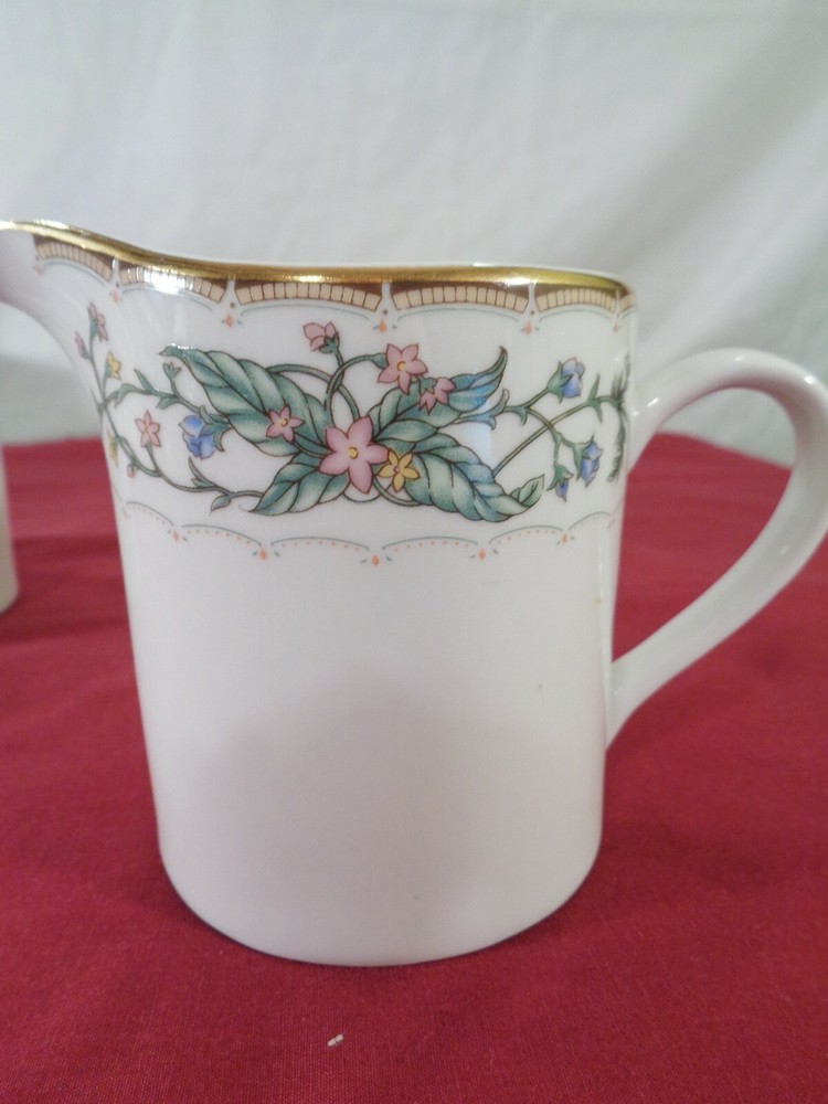 Farberware "Wellesley" Creamer and Sugar Set