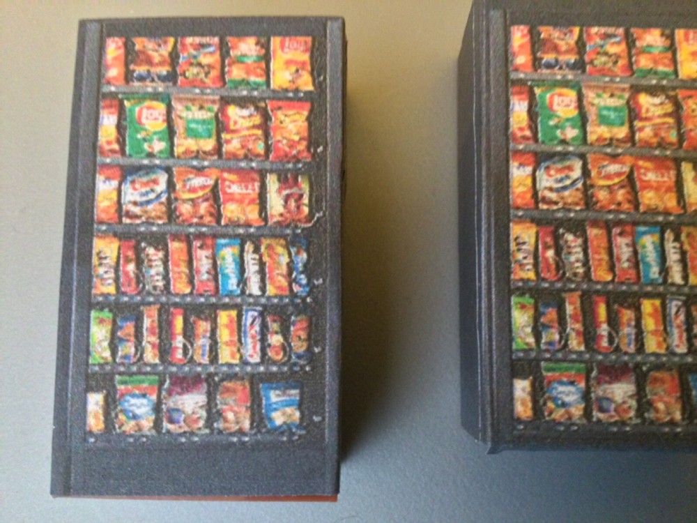 O Scale 1/48 snack vending machine. 4 in set